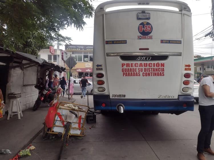 Por querer ganarle el paso al tren, arrolla a taxista en el Vergel, en Veracruz (+Video)