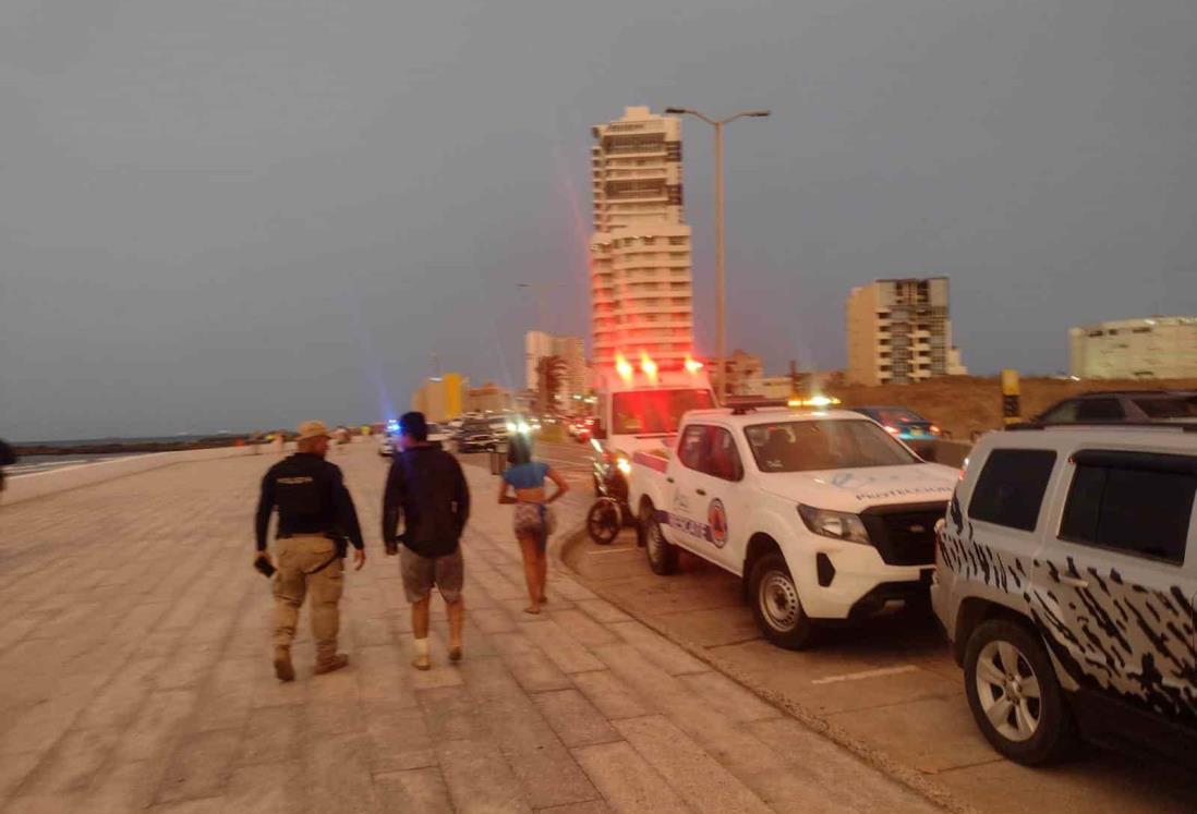 Rescatan a un hombre y una niña de ahogarse en Playa La Bamba, en Boca del Río