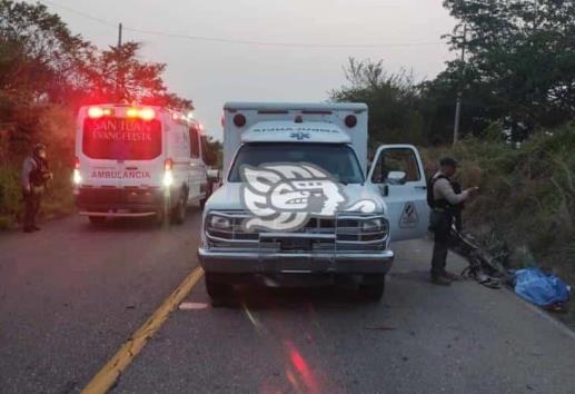 Motociclista pierde la vida al derrapar en San Juan Evangelista