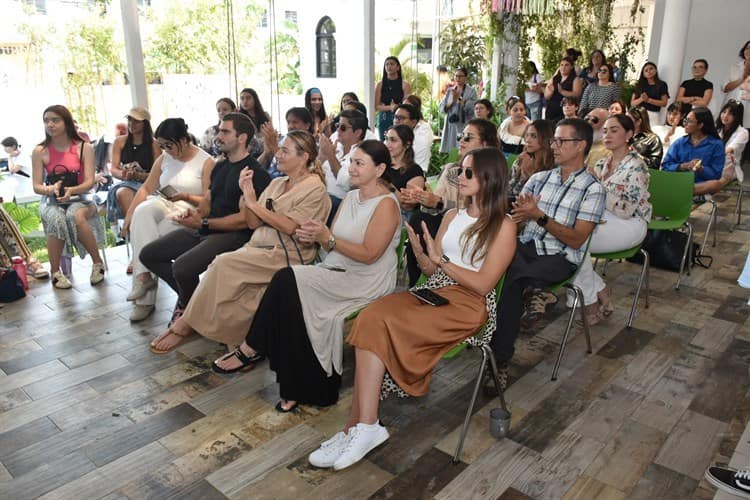 Estudiantes de Diseño de Imagen realizan ejercicio de debates