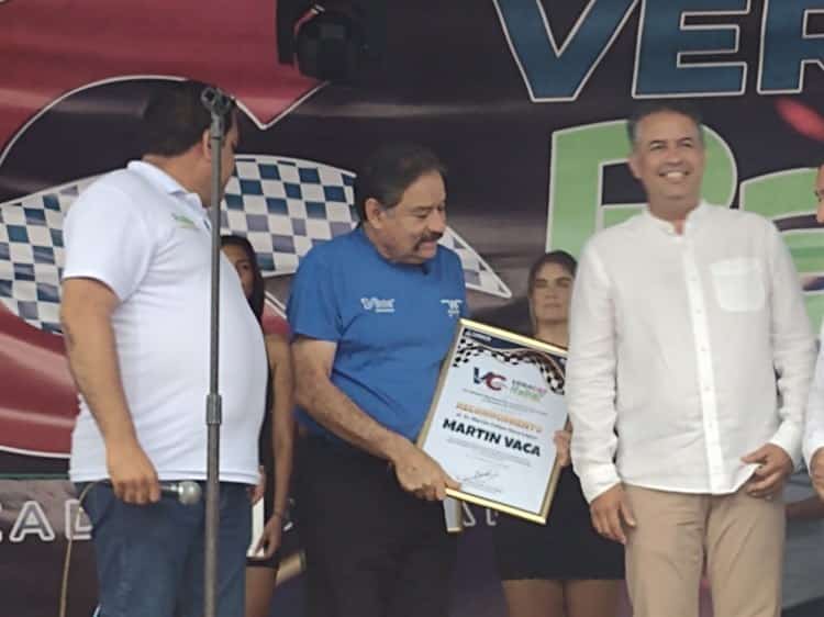 Expo Veracar 2023 entrega reconocimiento a Martín Vaca de Mexicánicos