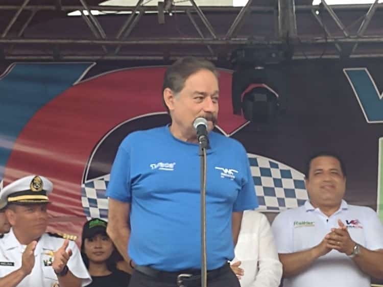 Expo Veracar 2023 entrega reconocimiento a Martín Vaca de Mexicánicos