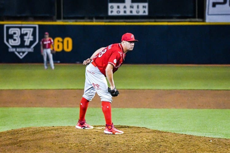 El Águila ajusta el bullpen con bajas de Barradas, Aguilar y Pineda