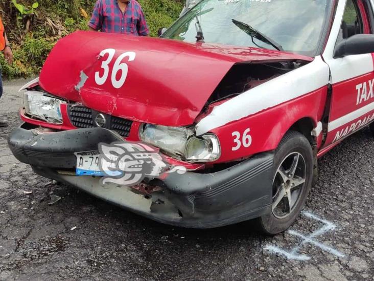 Choque entre camión y taxi deja 3 heridos en la carretera Tlapacoyan-Atzalan