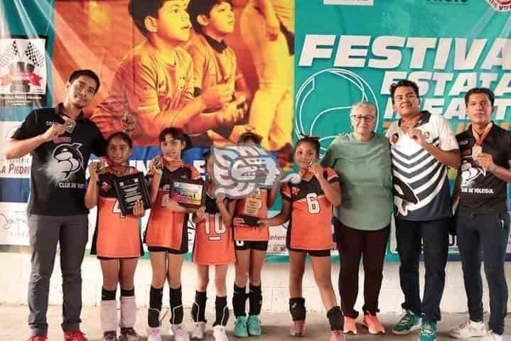 Voleibolistas nanchitechas ganan tercer campeonato consecutivo y se vuelven tricampeonas