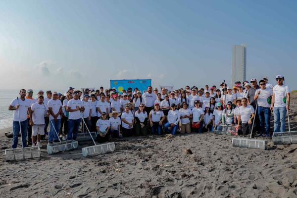 Limpian las playas en Boca del Río; microplásticos dañan y contaminan