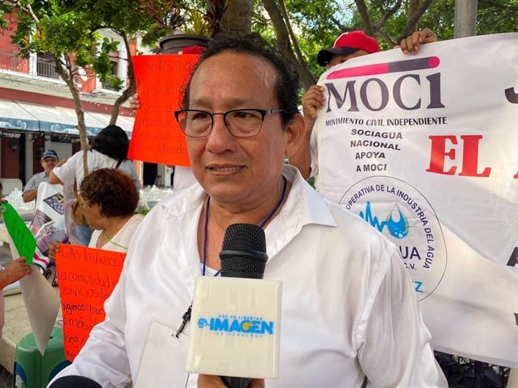 Realizan plantón para respaldar al extinto SAS en el Zócalo de Veracruz (+video)