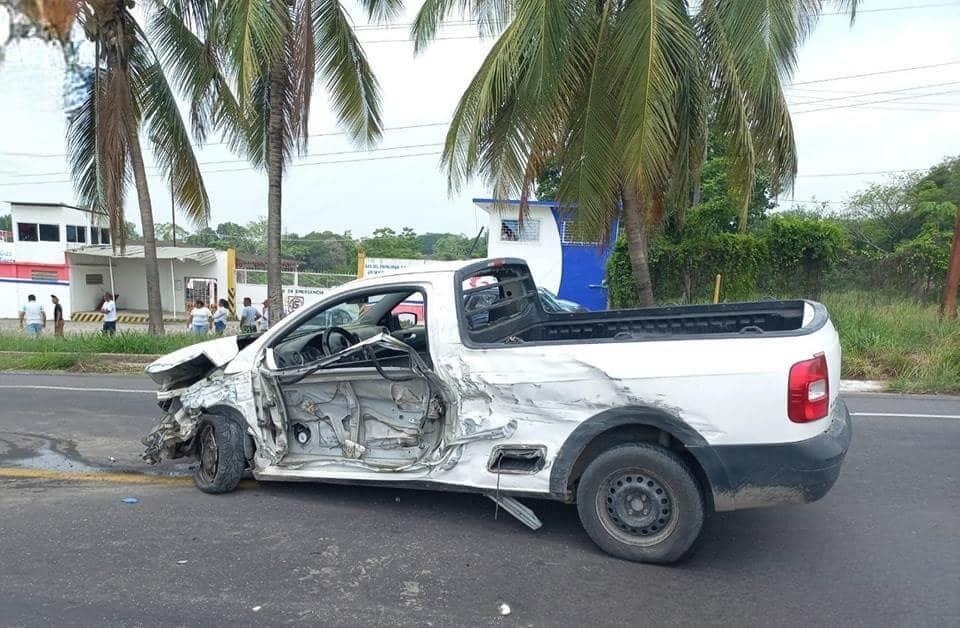 Colisión entre autobús y camionetas deja heridos en tramo Tinaja-Tierra Blanca