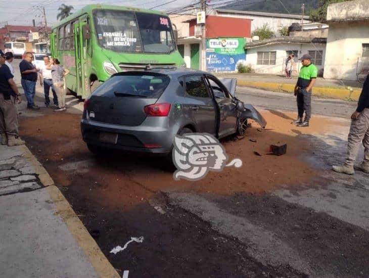 Hombre queda prensado tras fuerte accidente en Nogales