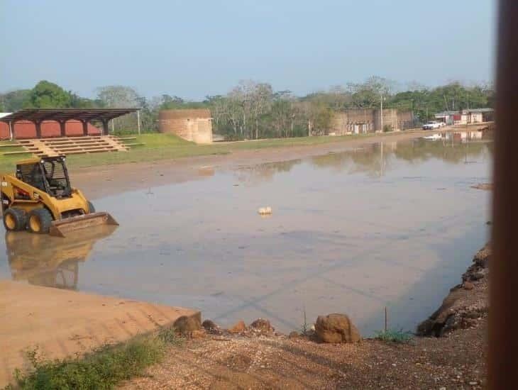 Lluvias destapan deficiencias en unidad deportiva de Sayula; se convirtió en criadero de mosquitos