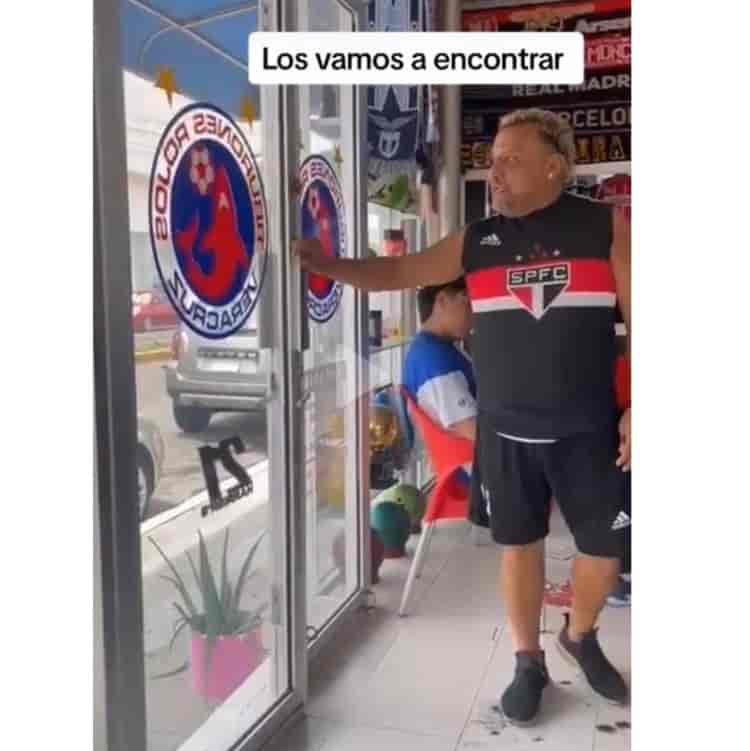 “El Huarache” denuncia robo a su barbería en Boca del Río; era peluquero de los Tiburones Rojos