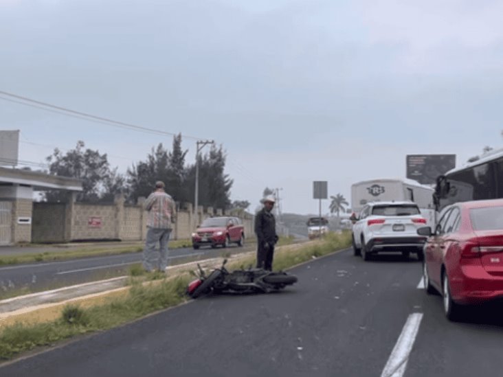 Triple choque deja 2 heridos en la Xalapa - Tamarindo