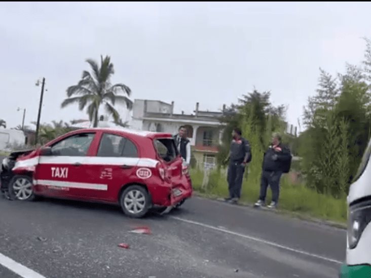 Triple choque deja 2 heridos en la Xalapa - Tamarindo