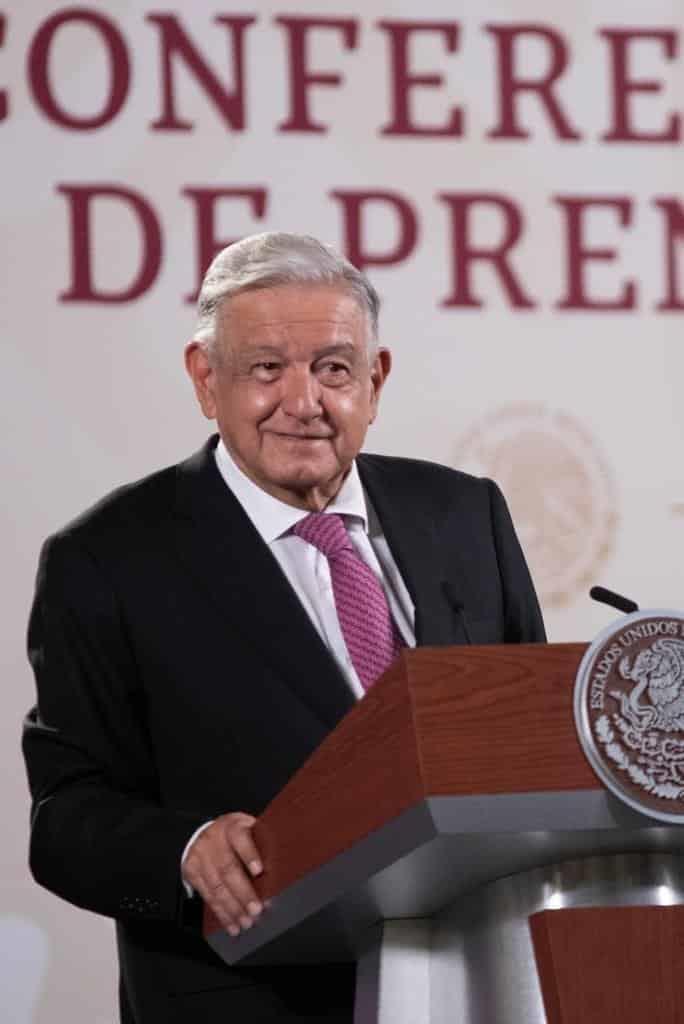 AMLO propone análisis para saber cuántos medios están a favor y cuántos en contra