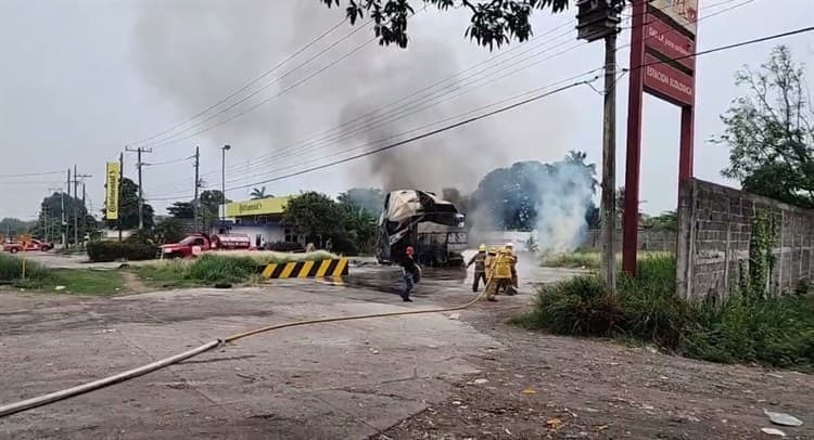 Fuego en estación de gas en Tierra Blanca; hay dos heridos