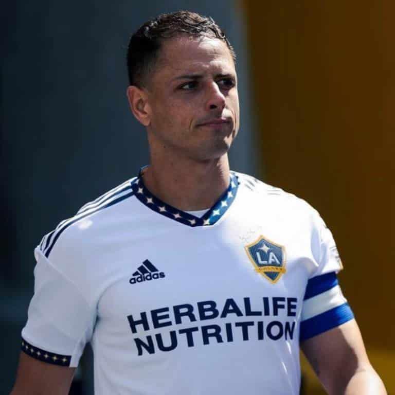 Se lesiona Chicharito Hernández... y es grave