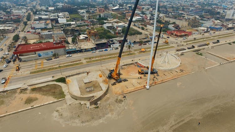 Estrena malecón de Coatzacoalcos asta monumental, ¡invirtieron 6 mdp! (+Video)