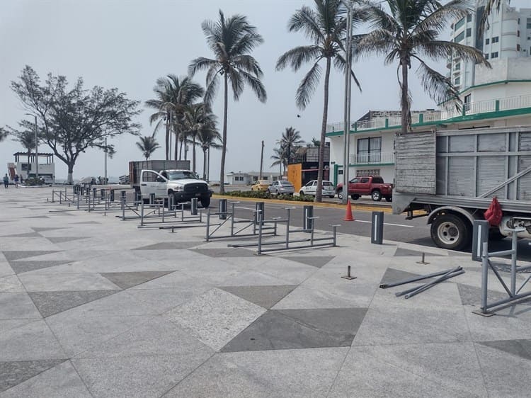 Inicia instalación de gradas del Carnaval en bulevar de Veracruz