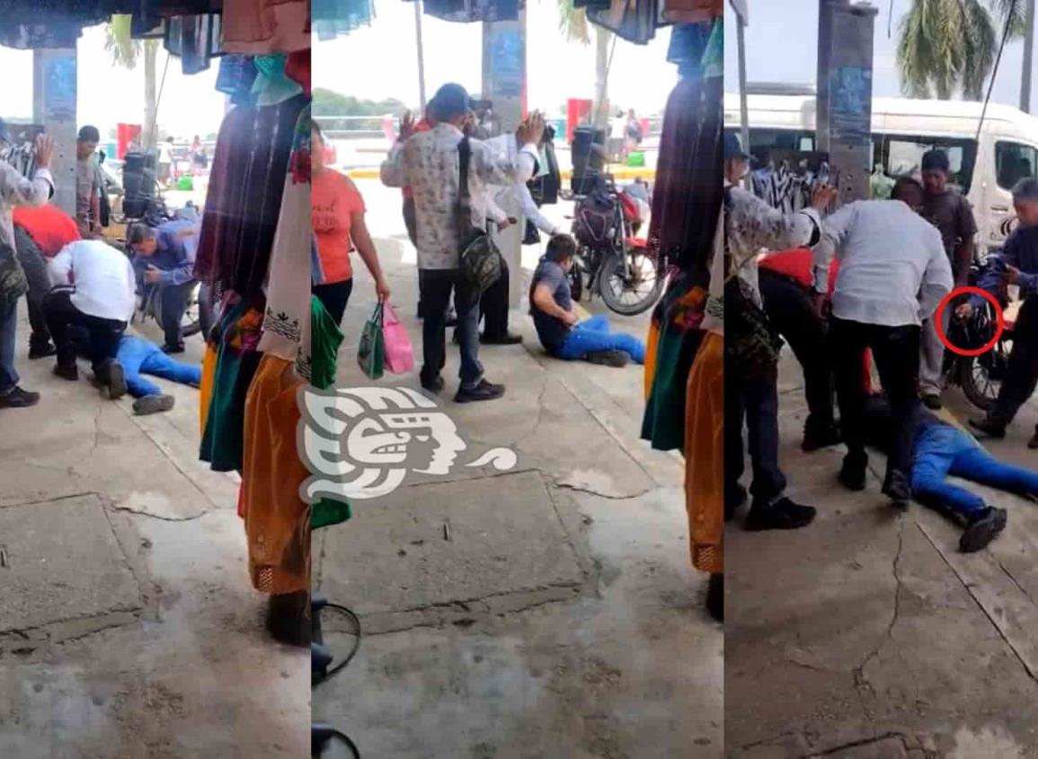 Someten con oraciones a ebrio sujeto en Minatitlán ¡le sacan arma en pleno exorcismo! (+Video)