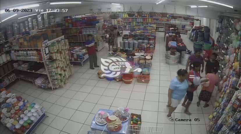 Descubren a mujeres que intentaron bolsear a abuelita en Minatitlán