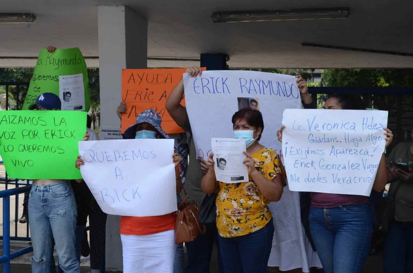 Protestan por desaparición de Erick en Tecnológico de Veracruz