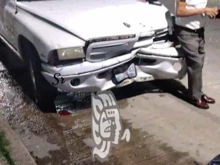 Veloz conductor chocó contra vehículo que estaba estacionado