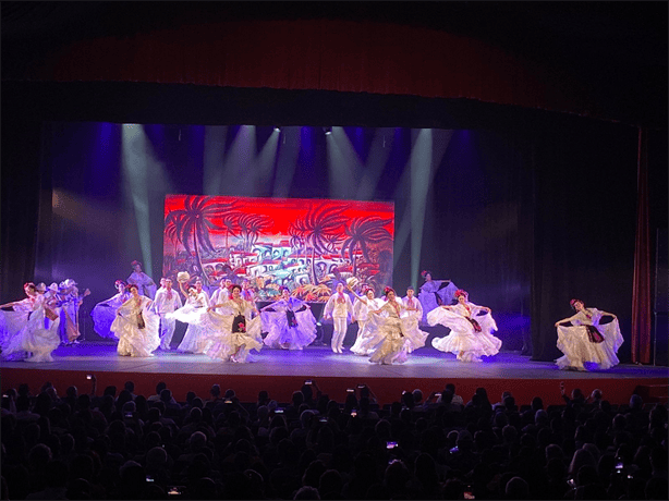 El Ballet Folclórico de México de Amalia Hernández presentó show de aniversario