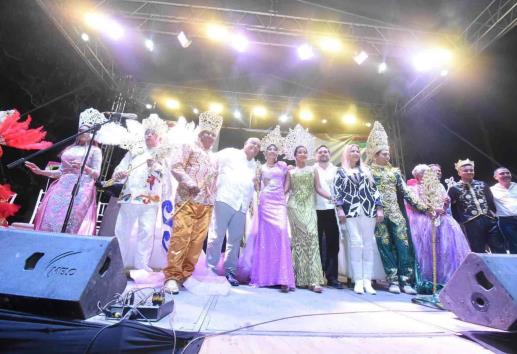 Coronan a la Corte Real de la Feria del Mango en Medellín