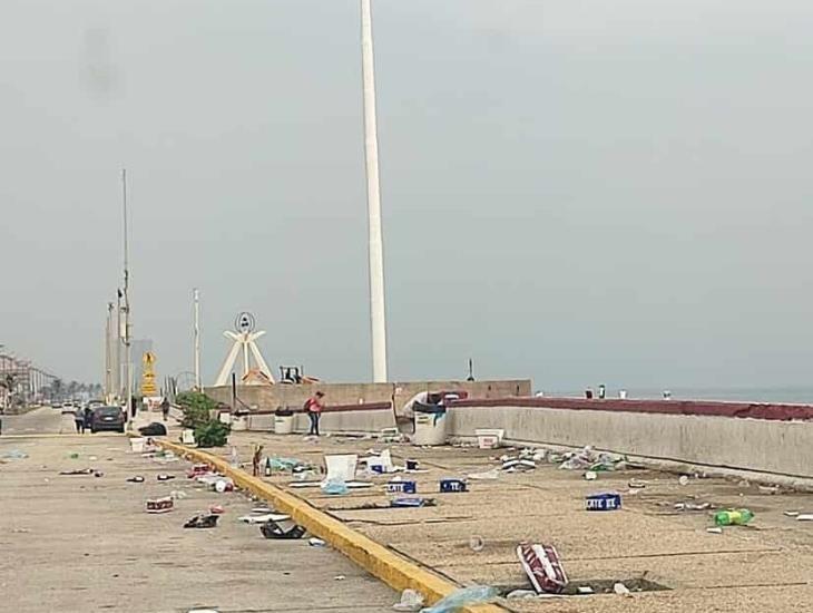 Parranda dejó tapiz de basura en zona del nuevo Asta en Coatzacoalcos ¡cochinos!