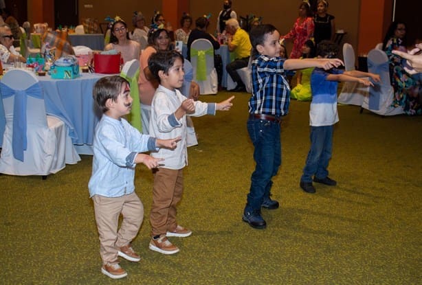 Familia Martínez Flores tuvo festejo al doble