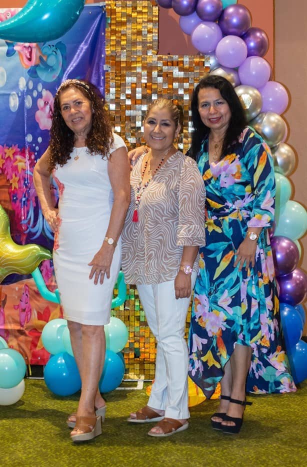 Familia Martínez Flores tuvo festejo al doble