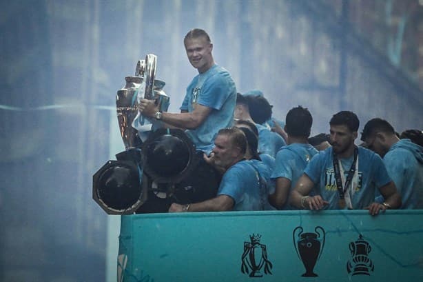 Celebra el Manchester City su Champions con desfile ante su afición