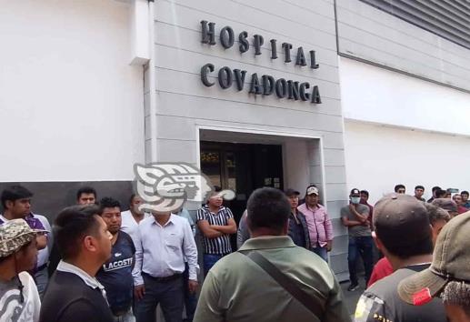 Denuncian presunta negligencia en hospital de Orizaba; cierran calles (+Video)