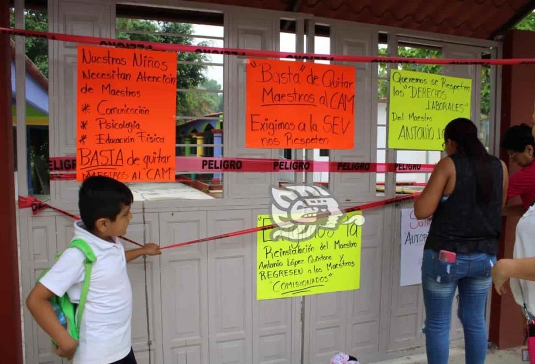 Toman instalaciones del CAM de Misantla por falta de maestros
