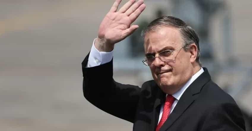 Marcelo Ebrard oficializa su renuncia como canciller; va por la candidatura