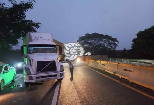Persecución a balazos en autopista del sur de Veracruz; cae presunto asaltante de transporte de carga