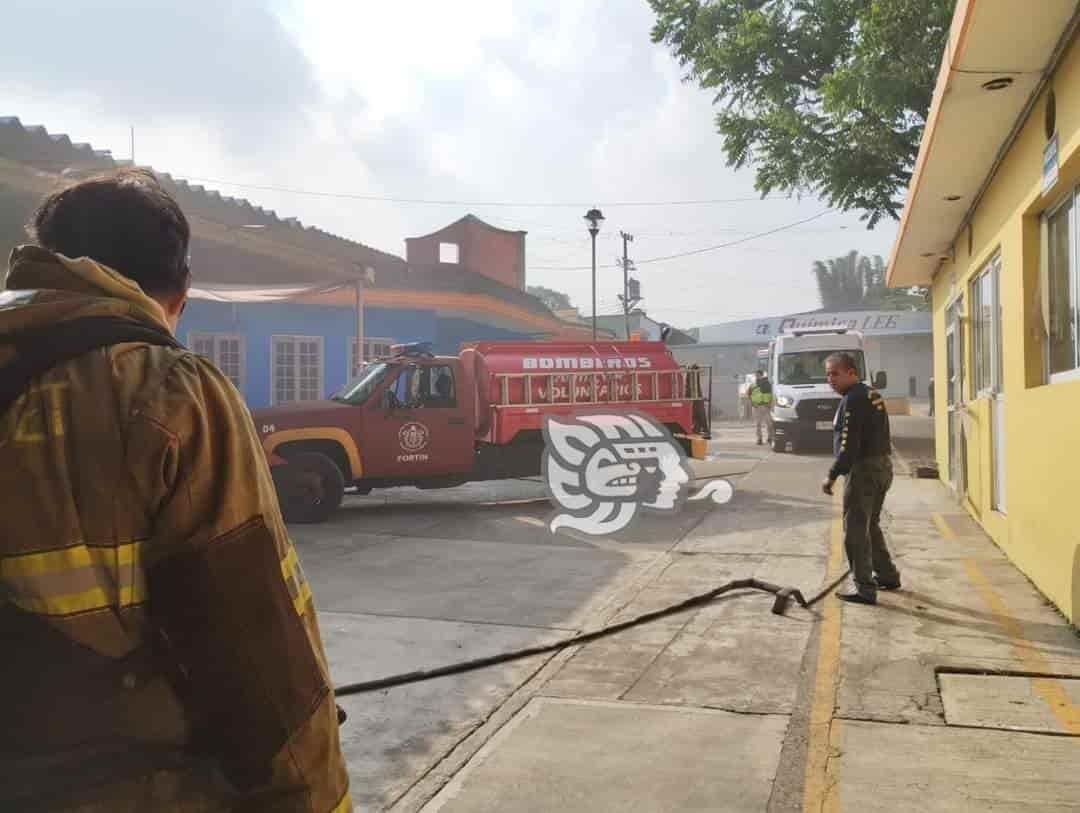 Se registra fuerte explosión de empresa de químicos en Fortín; hay un herido