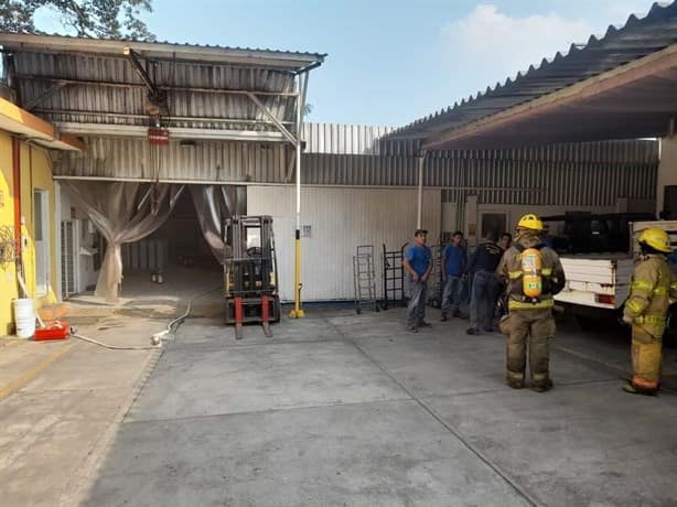 Se registra fuerte explosión de empresa de químicos en Fortín; hay un herido