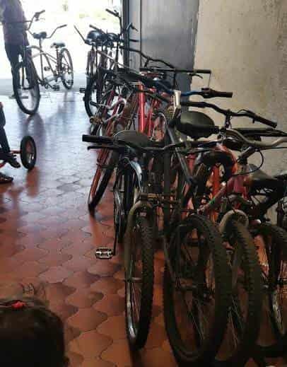 Jóvenes roban bicicleta en El Dique, en Xalapa