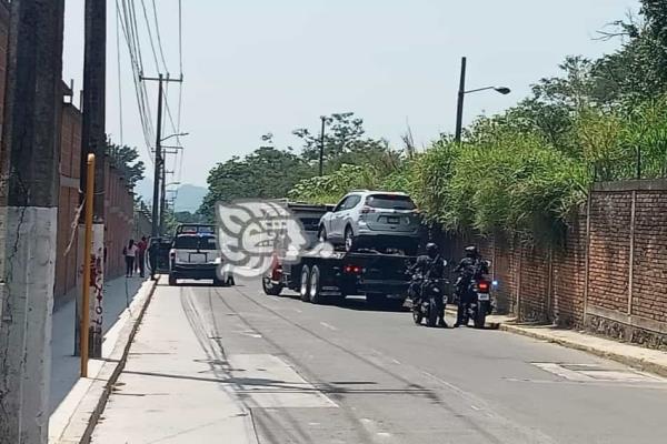 ¡Con todo y camioneta! Abogados son llevados al C4 en Ixtaczoquitlán