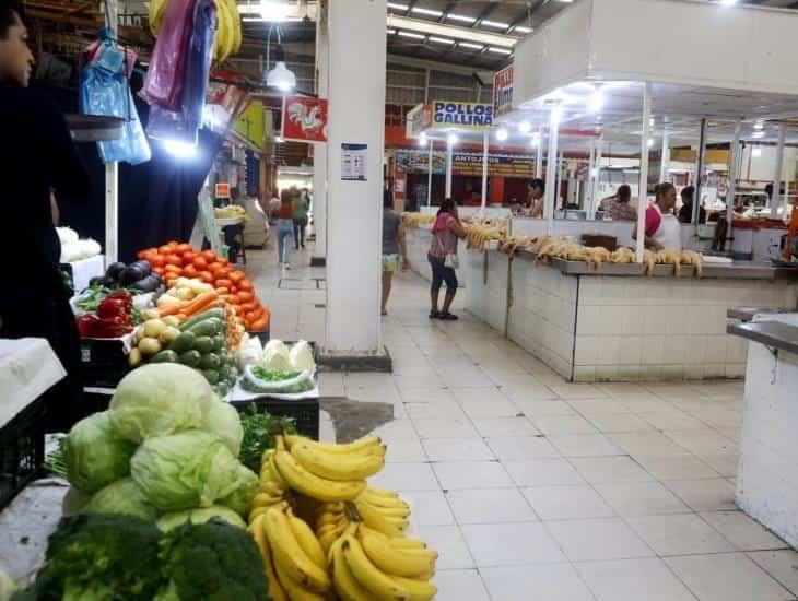 Intenso calor ahuyenta clientela en mercado de Coatzacoalcos