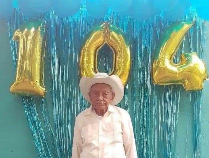 Cumple 104 años Tío Toño, el hombre más longevo de Xocotitla