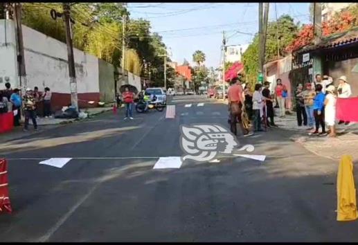 Rebelión y descontento en Xalapa por falta de agua; paralizan la Lázaro Cárdenas