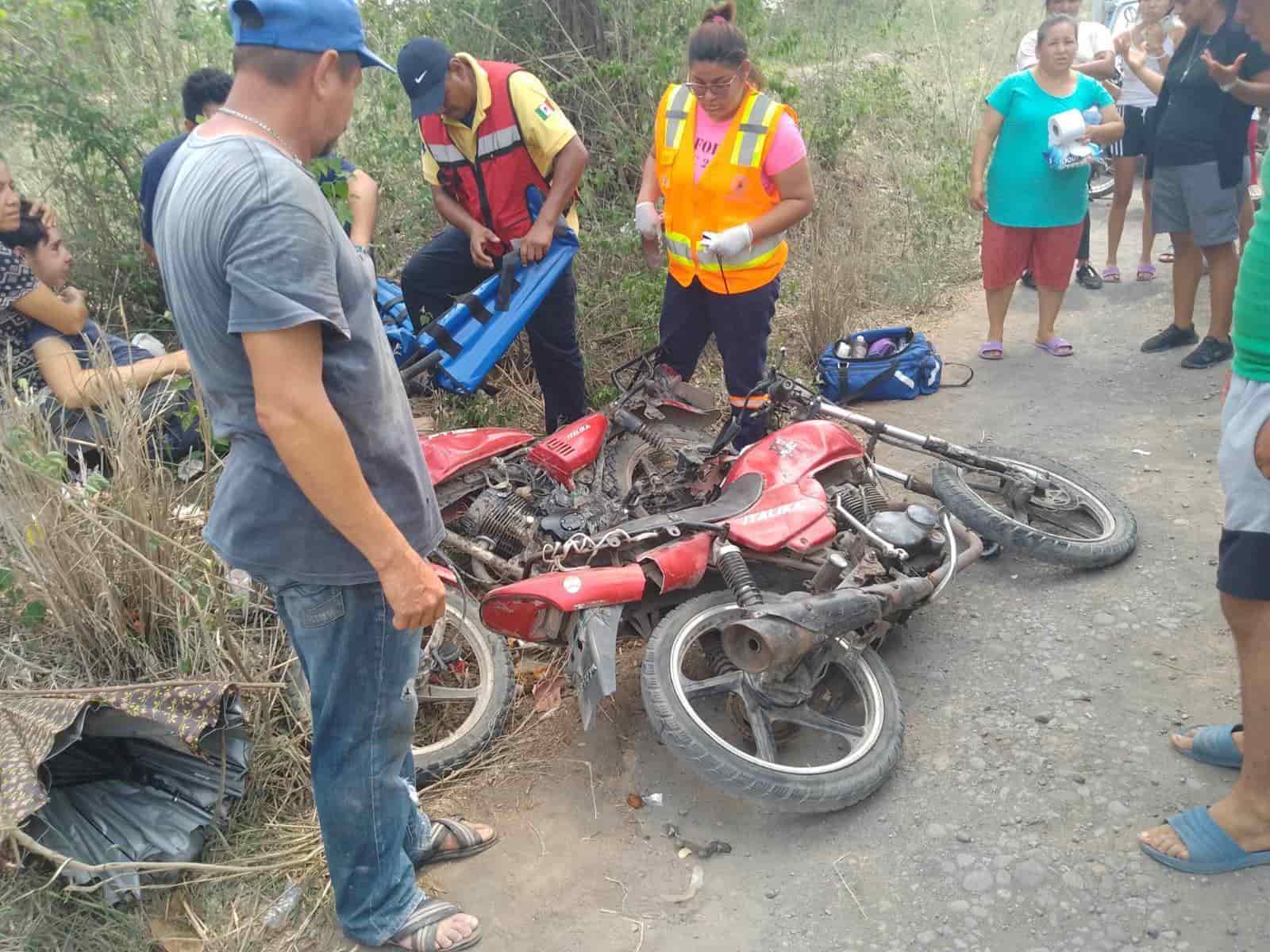 Motociclistas de impactan en una curva rumbo a Soledad de Doblado