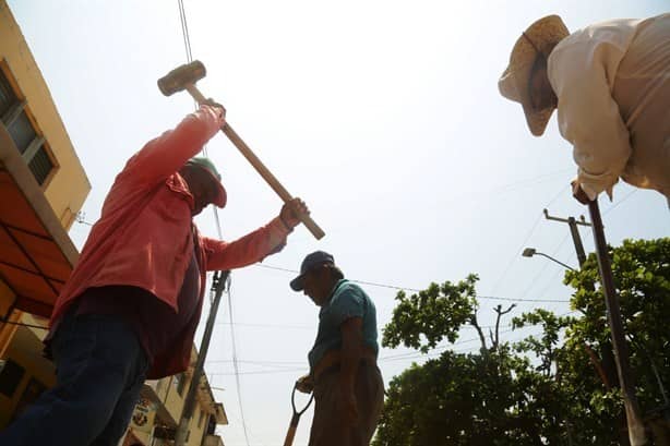 Trabajadores se exponen a extremas temperaturas para llevar el sustento a su familia