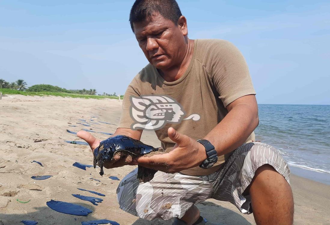 Aparece hidrocarburo cristalizado en playa del sur de Veracruz