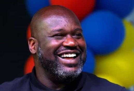 Sorprende Shaquille O'Neal a latinas estadunidenses regalándoles una lavadora