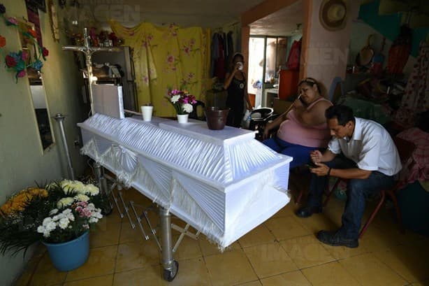 Con angustia e impotencia, vio morir de calor a su hija en Veracruz; deshecha, pide a padres atender a sus hijos