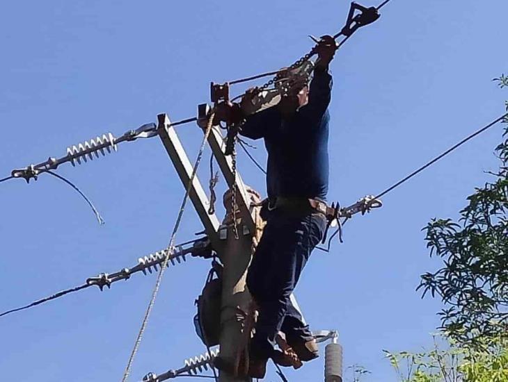 Se secan pozos artesianos en Sayula de Alemán; CAEV termina rehabilitación de tendido eléctrico