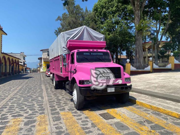 La pequeña Kimberly de 14 años está cumpliendo su sueño de ser camionera